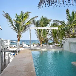 Lamar Front And Pool *** Tulum